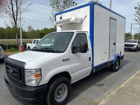 Used 2024 Ford E-350 and Econoline 350 Super Duty w/ Power Windows & Locks Group RWD image 3