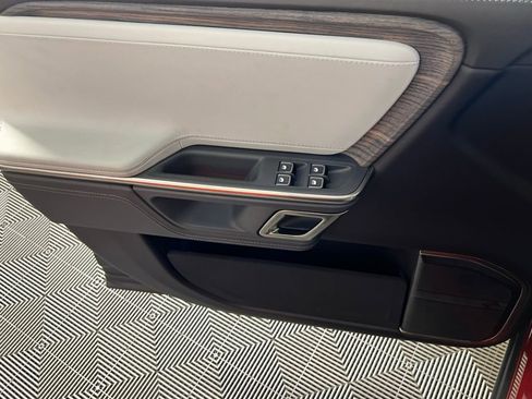 Used 2024 Rivian R1S Launch Edition image 28