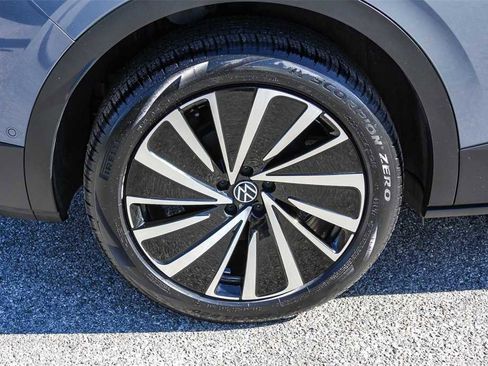 Used 2024 Volkswagen ID.4 Pro image 9