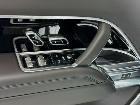 New 2026 Land Rover Range Rover Long Wheelbase SE image 22