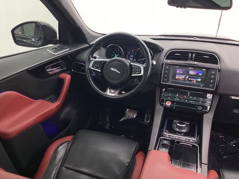 Used 2018 Jaguar F-PACE S image 28