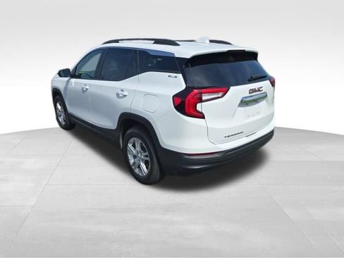 Used 2024 GMC Terrain SLE w/ Driver Convenience Package FWD image 5