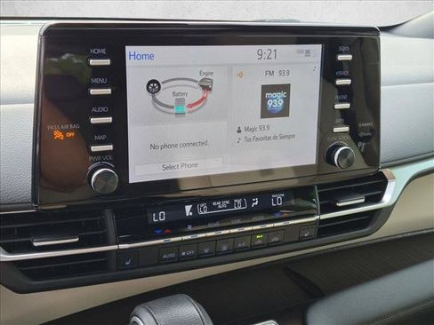 Certified 2024 Toyota Sienna XLE FWD image 12