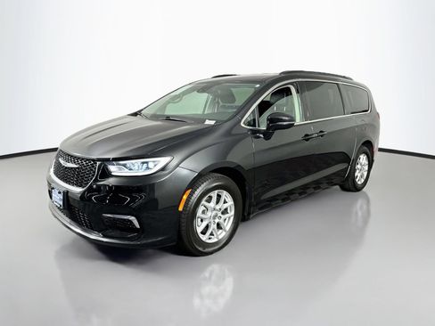 Used 2022 Chrysler Pacifica Touring-L FWD image 3
