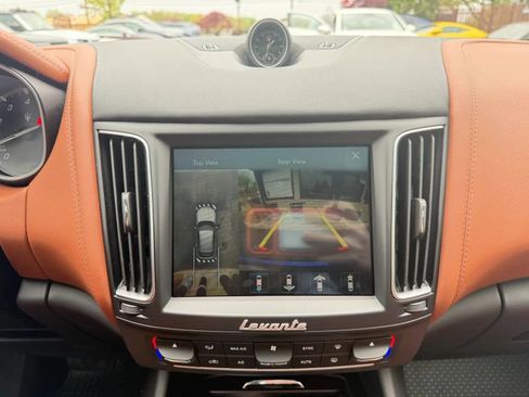 Used 2017 Maserati Levante w/ Luxury Package image 21