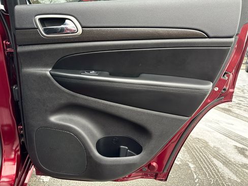 Used 2018 Jeep Grand Cherokee Altitude image 30