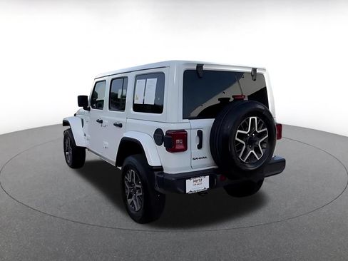 Used 2025 Jeep Wrangler Unlimited Sahara AWD/4WD image 11