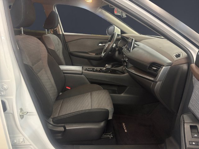 Used 2023 Nissan Rogue SV AWD/4WD image 15