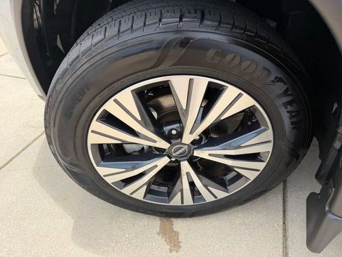 Used 2023 Nissan Rogue SV FWD image 28