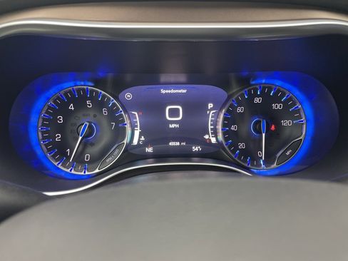 Used 2019 Chrysler Pacifica Touring-L Plus w/ Tire & Wheel Group image 28