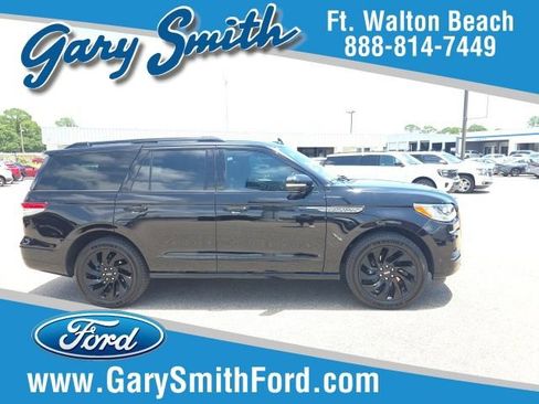 Used 2022 Lincoln Navigator Reserve AWD/4WD image 1