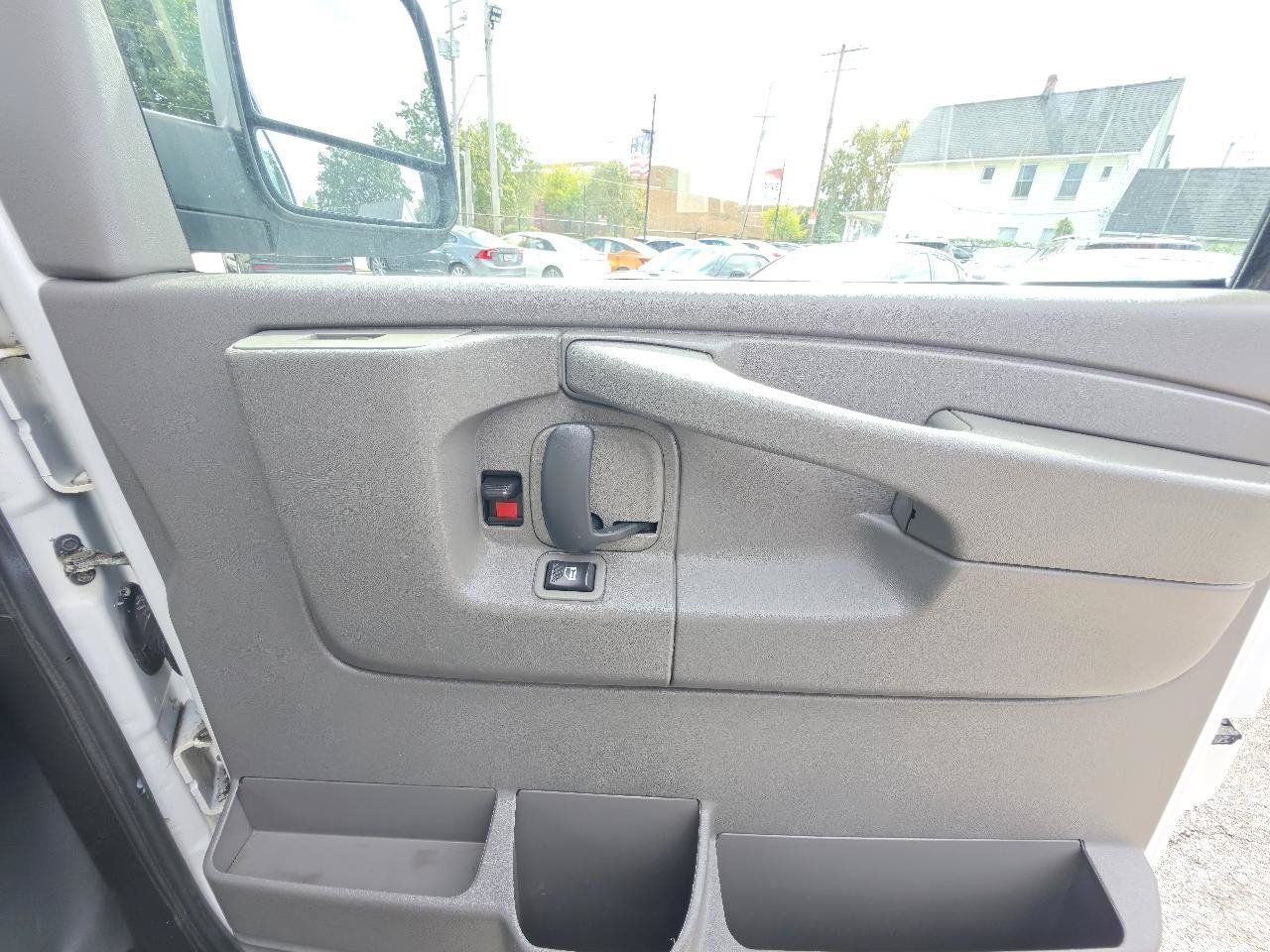 Used 2014 Chevrolet Express 2500 RWD image 19
