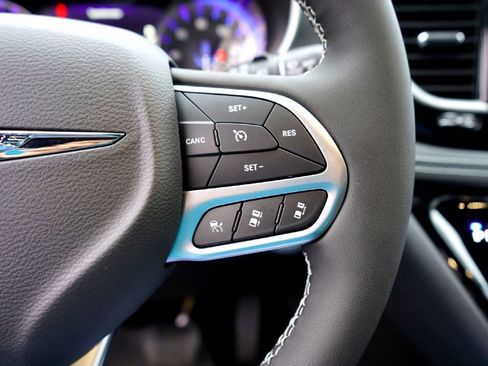 New 2026 Chrysler Pacifica Select image 13