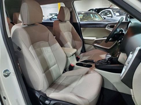 Used 2022 Kia Soul LX w/ Technology Package image 15