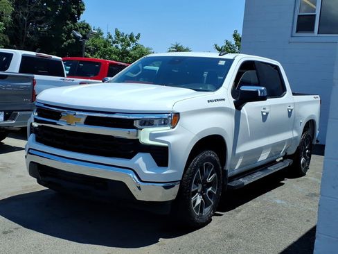 Used 2023 Chevrolet Silverado 1500 LT AWD/4WD image 3