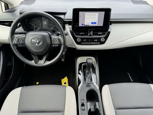 Used 2025 Toyota Corolla XLE image 12
