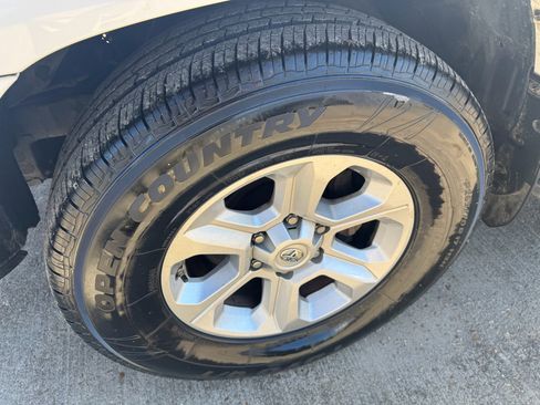 Used 2019 Toyota 4Runner SR5 Premium image 9