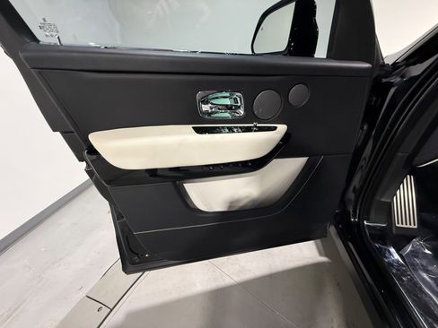 Used 2023 Rolls-Royce Cullinan image 25
