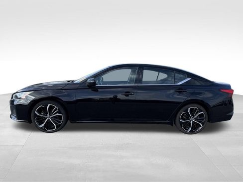 Used 2024 Nissan Altima 2.5 SR FWD image 2
