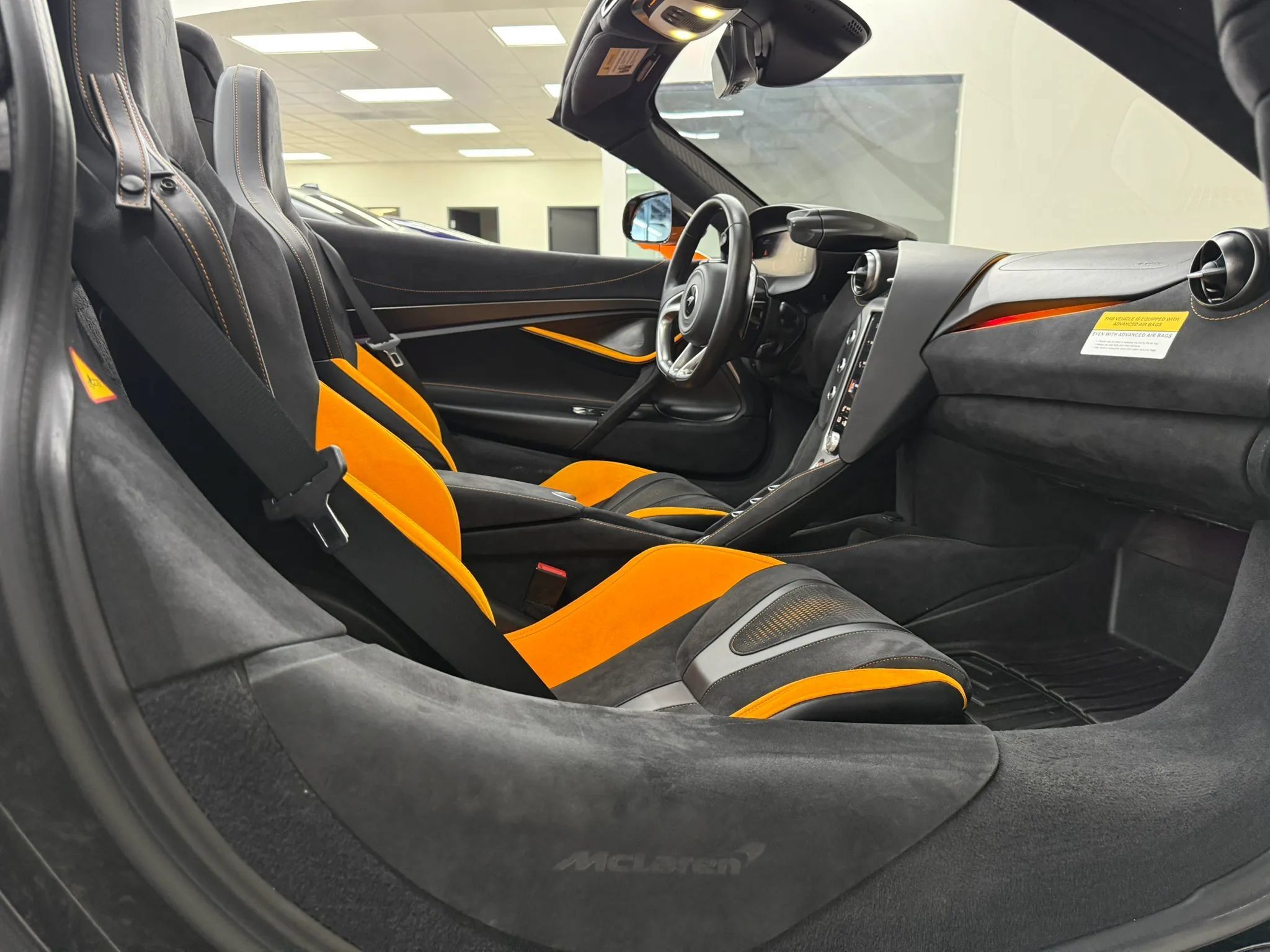 Used 2025 McLaren 750S Spider RWD image 42