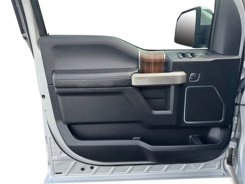 Used 2017 Ford F150 Lariat image 18