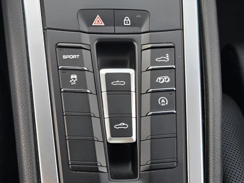 Used 2021 Porsche 718 Boxster image 22