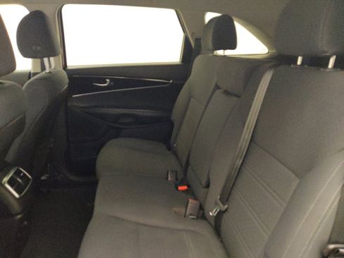 Used 2019 Kia Sorento FWD V6 w/ LX V6 Convenience Package image 18