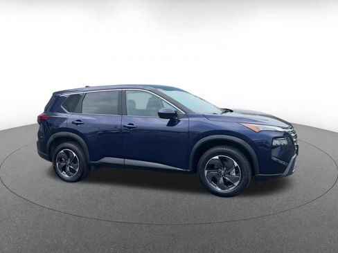 Used 2025 Nissan Rogue SV AWD/4WD image 2