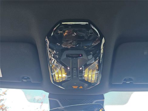 Used 2024 BMW 740i image 26