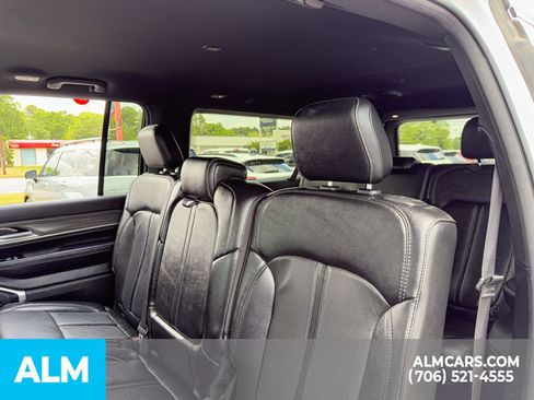 Used 2023 Jeep Wagoneer L Series II AWD/4WD image 17