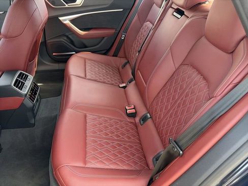 Used 2022 Audi S7 Prestige w/ Prestige Package image 18