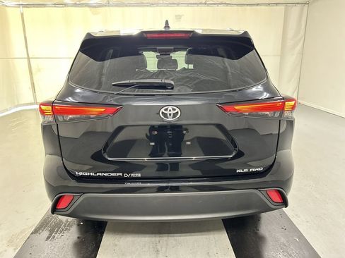 Used 2023 Toyota Highlander XLE AWD/4WD image 22