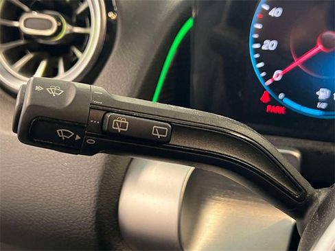 Used 2022 Mercedes-Benz GLB 250 4MATIC image 22