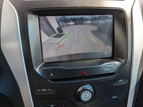 Used 2013 Ford Explorer XLT FWD image 24