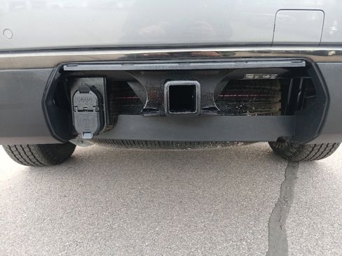 Used 2021 Chevrolet Tahoe Z71 w/ Z71 Off-Road Package image 31