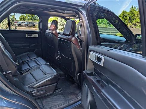 Used 2020 Ford Explorer Platinum w/ Premium Technology Package AWD/4WD image 16