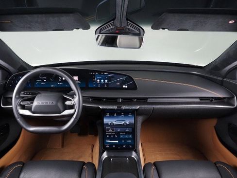 Used 2025 Lucid Air Touring AWD/4WD image 3