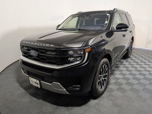 Certified 2025 Ford Expedition Platinum AWD/4WD image 4