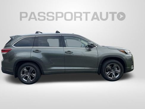 Used 2018 Toyota Highlander Limited Platinum AWD/4WD image 4