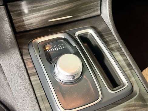 Used 2019 Chrysler 300 Touring L w/ Quick Order Package 22F image 25