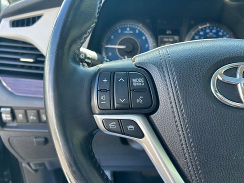 Used 2017 Toyota Sienna Limited image 15