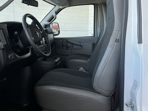 Used 2024 GMC Savana 2500 w/ Driver Convenience Package image 9