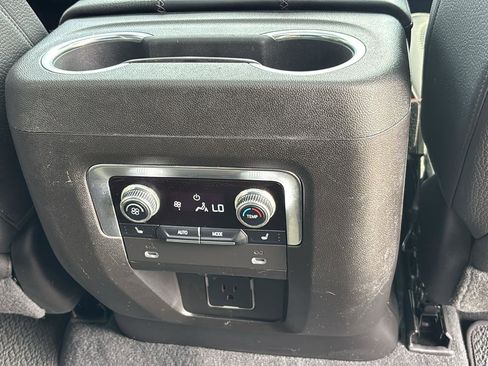Used 2023 GMC Yukon XL Denali image 26