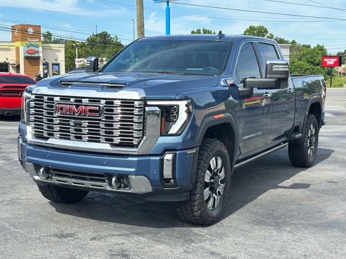 Used 2024 GMC Sierra 2500 Denali w/ Denali Reserve Package AWD/4WD image 1