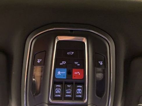 Used 2024 Jeep Grand Cherokee Limited w/ Black Appearance Package AWD/4WD image 16