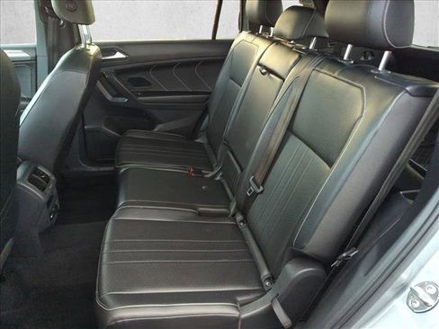 Certified 2022 Volkswagen Tiguan SE R-Line image 21