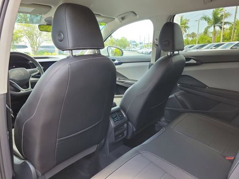 Used 2023 Volkswagen Taos SE FWD image 10