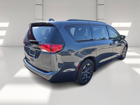 Used 2019 Chrysler Pacifica Limited w/ Advanced Safetytec Group image 4