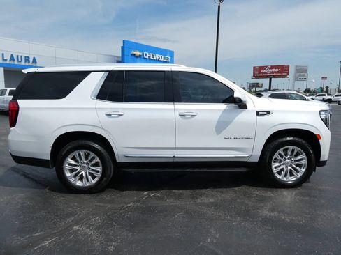Certified 2024 GMC Yukon SLT w/ SLT Luxury Package AWD/4WD image 4