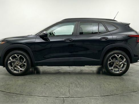 Used 2025 Chevrolet Trax LT image 5